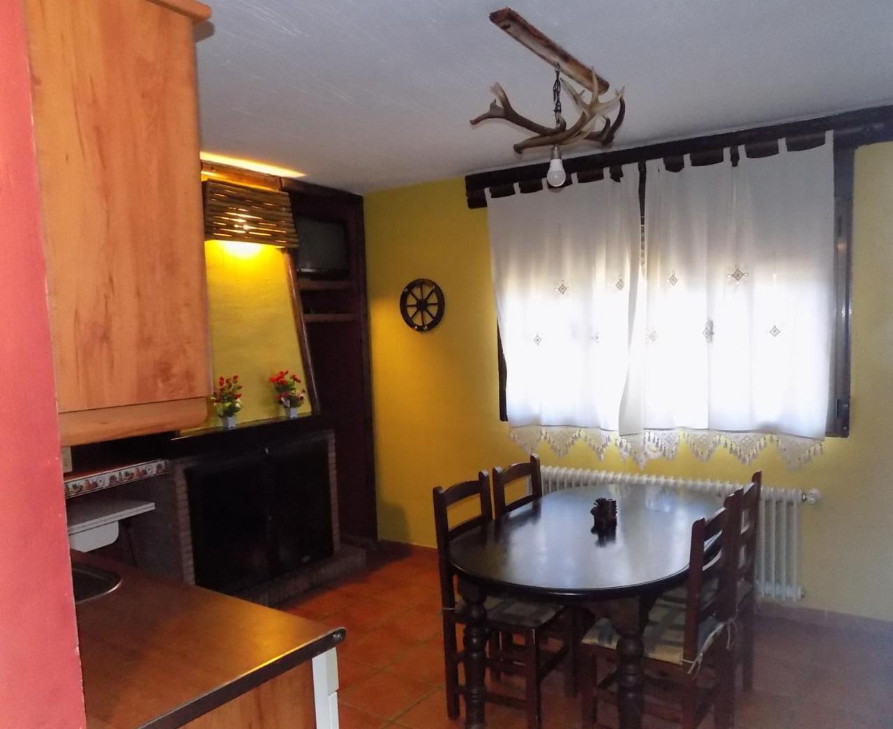 Fuente Del Gamellon Guest House Buenache de la Sierra Екстериор снимка